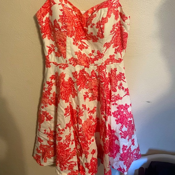 Dresses & Skirts - Pink and white flower dress